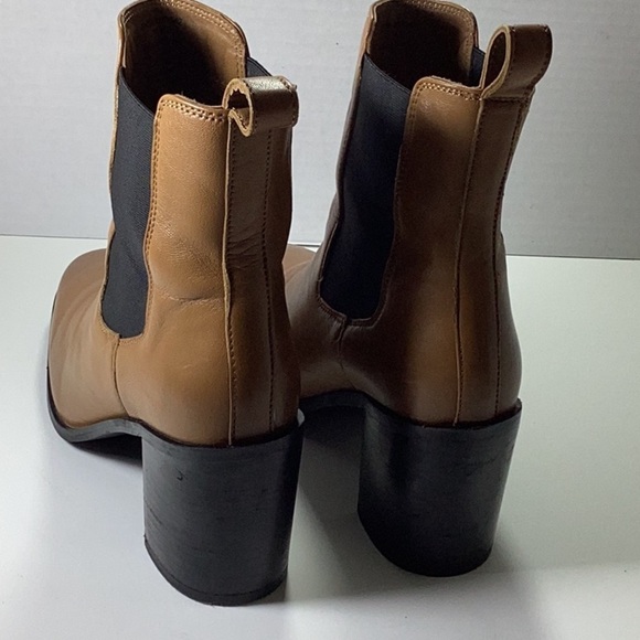 Journee Signature Rowann Chelsea Boot - Picture 9 of 12
